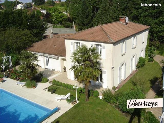 Maison 8 pièces 227 m²