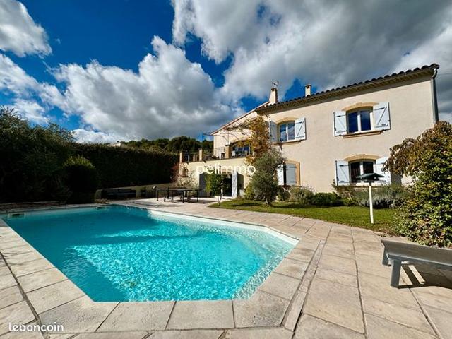 Maison 8 pièces 227 m²