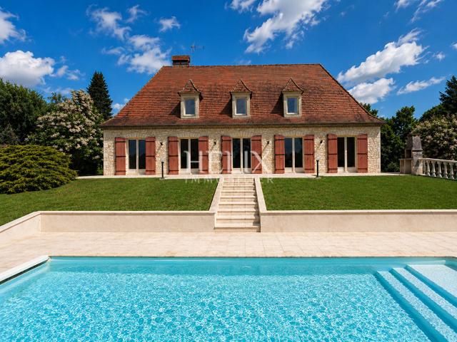 Maison 8 pièces 227 m²