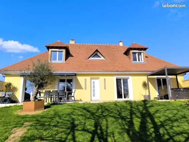 Maison 8 pièces 227 m²