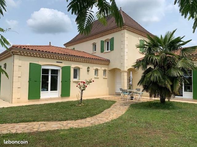 Maison 8 pièces 227 m²