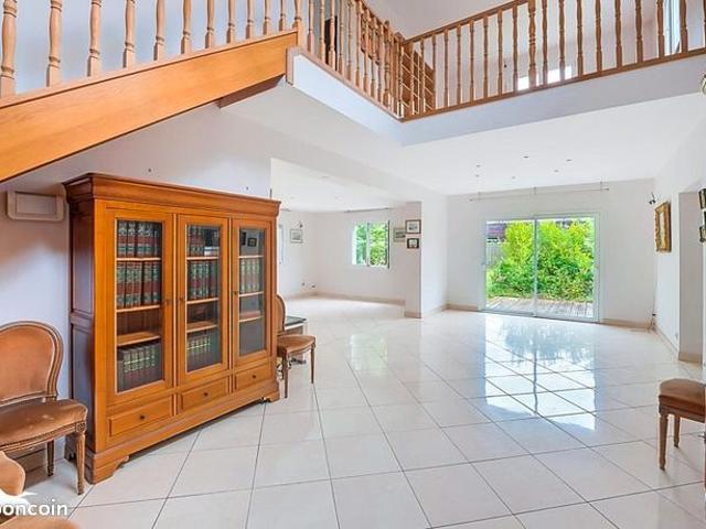 Maison 8 pièces 228 m²