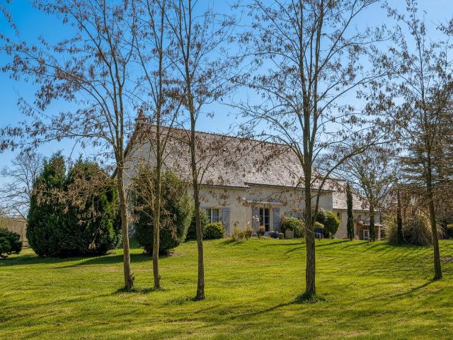 Maison 8 pièces 243 m²