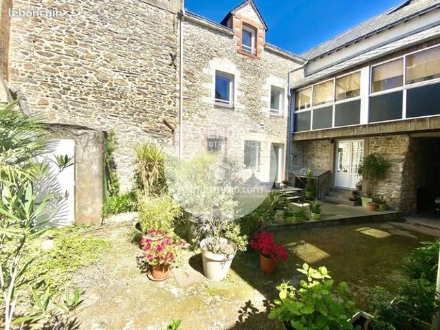 Maison 8 pièces 228 m²