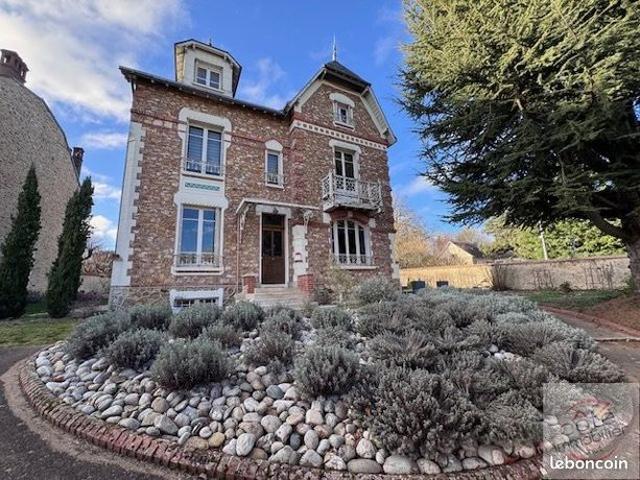 Maison 8 pièces 228 m²