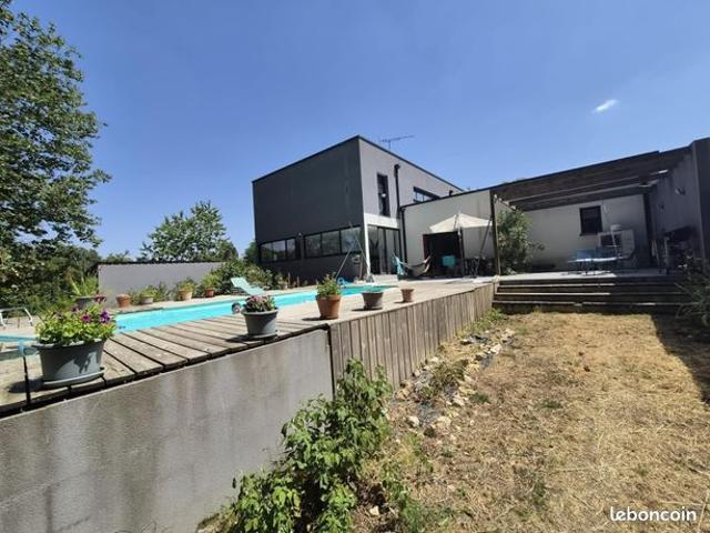 Maison 8 pièces 229 m²