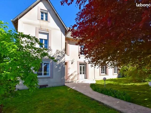 Maison 8 pièces 229 m²