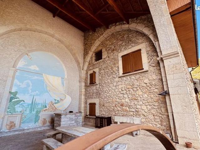 Maison 8 pièces 229 m²