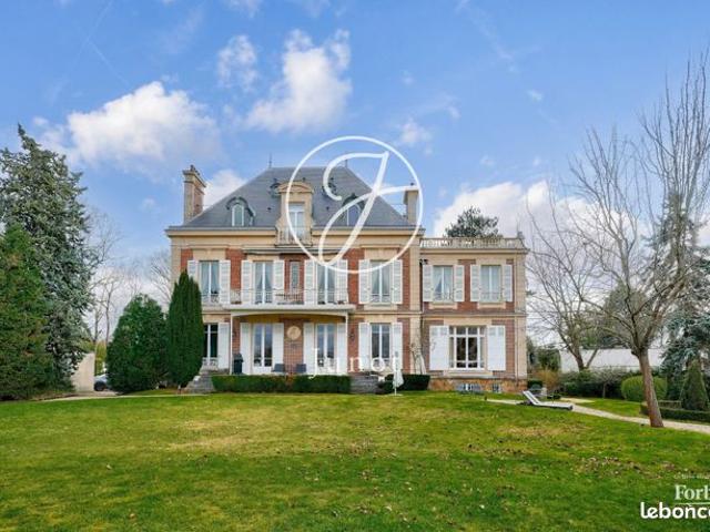 Maison 8 pièces 229 m²