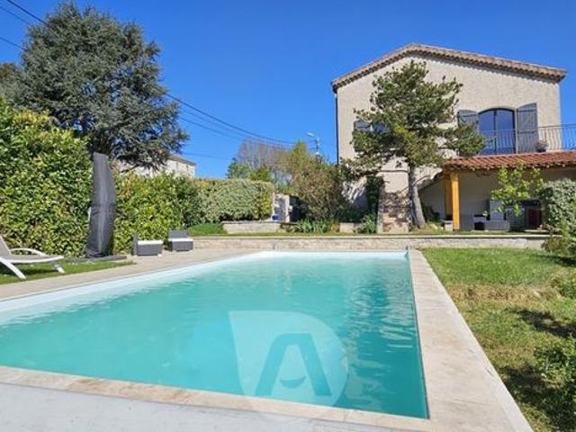 Maison 8 pièces 229 m²