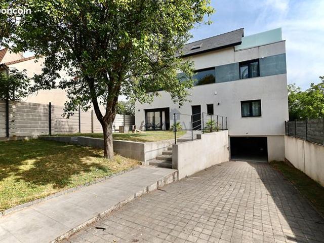Maison 8 pièces 220 m²