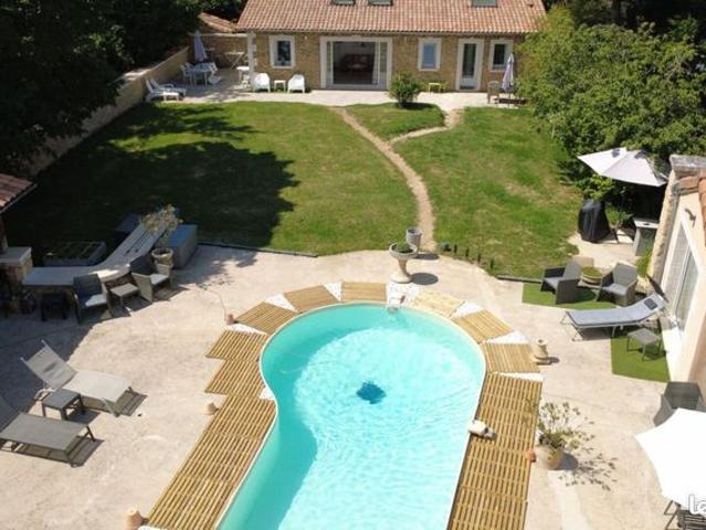 Maison 8 pièces 220 m²