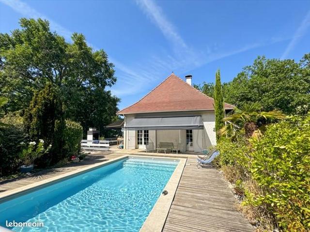 Maison 8 pièces 220 m²