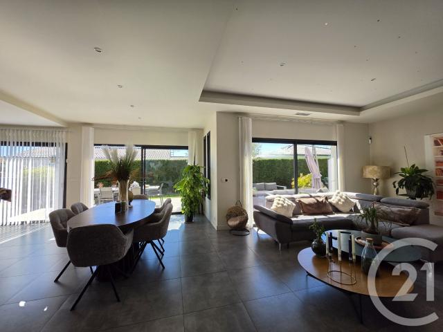 Maison 8 pièces 220 m²
