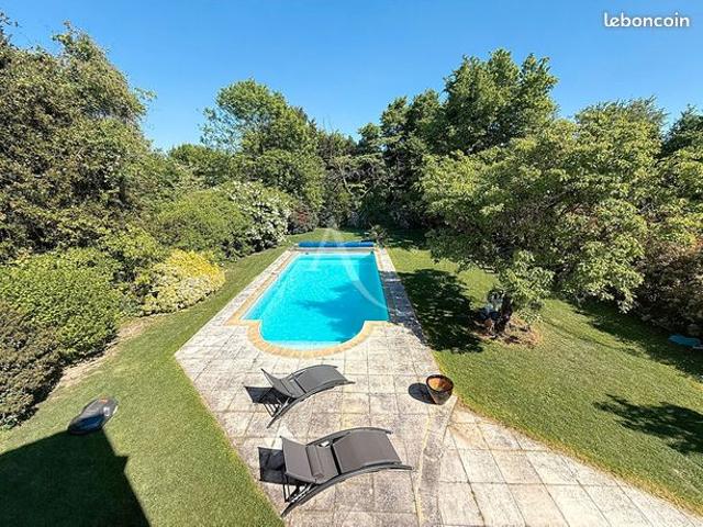 Maison 8 pièces 220 m²