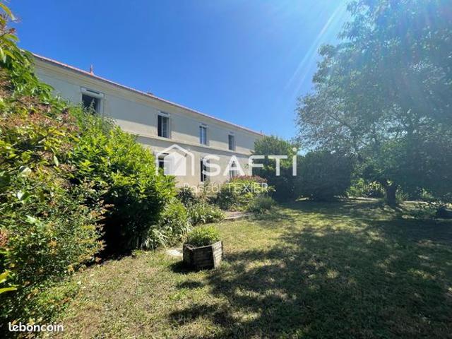 Maison 8 pièces 220 m²