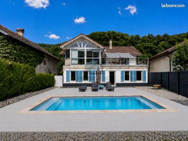 Maison 8 pièces 220 m²