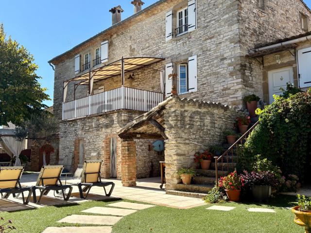 Maison 8 pièces 220 m²