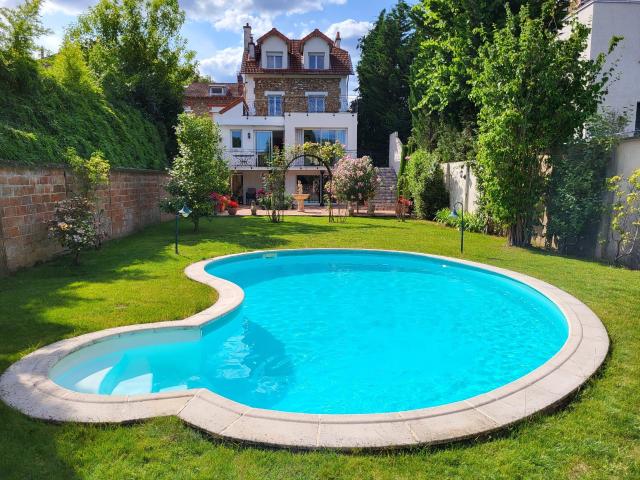 Maison 8 pièces 220 m²