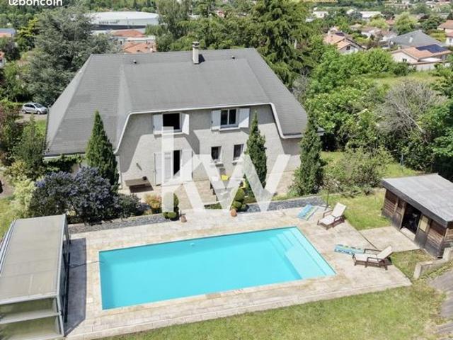 Maison 8 pièces 220 m²