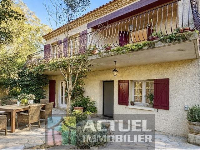 Maison 8 pièces 220 m²