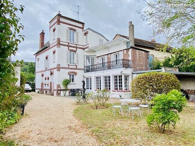 Maison 8 pièces 220 m²