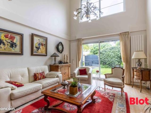 Maison 8 pièces 220 m²