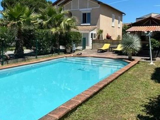Maison 8 pièces 220 m²