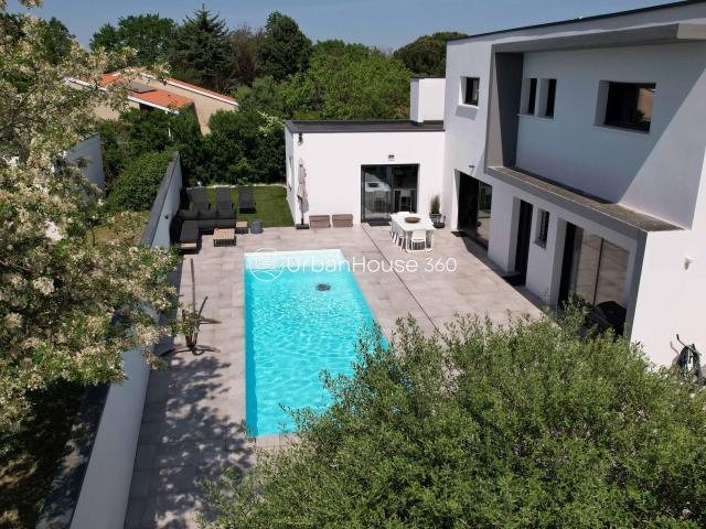 Maison 8 pièces 220 m²