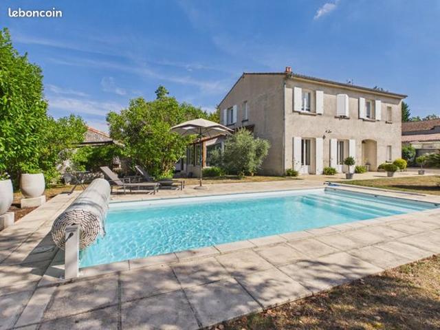Maison 8 pièces 220 m²