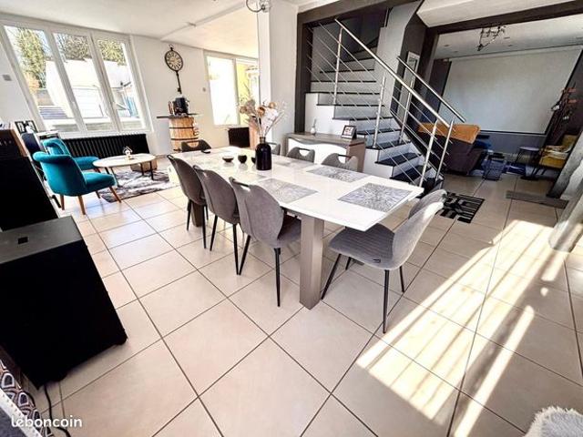 Maison 8 pièces 220 m²