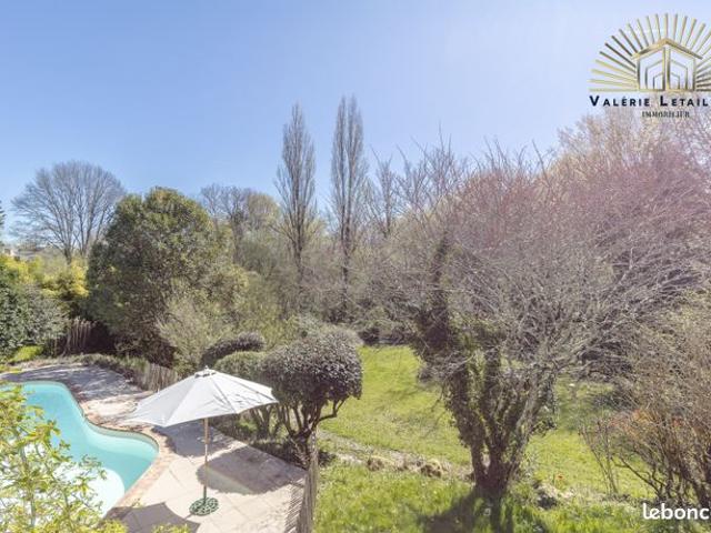 Maison 8 pièces 220 m²
