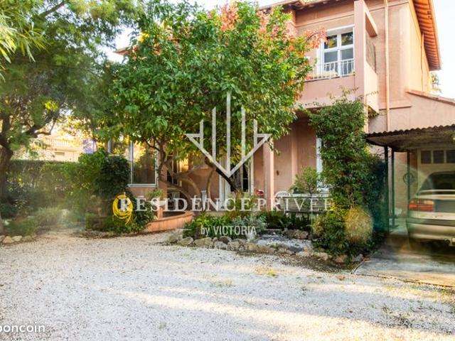 Maison 8 pièces 220 m²