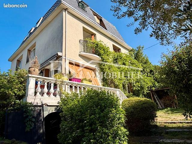Maison 8 pièces 220 m²