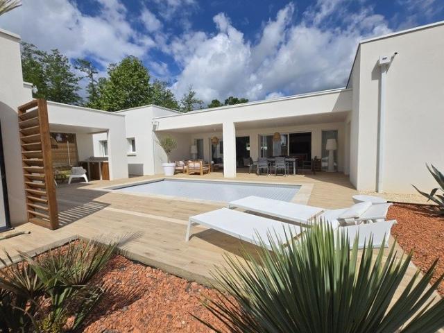 Maison 8 pièces 220 m²