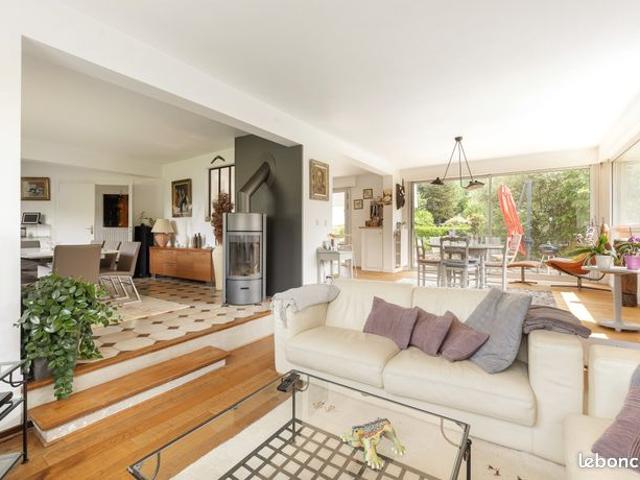 Maison 8 pièces 220 m²