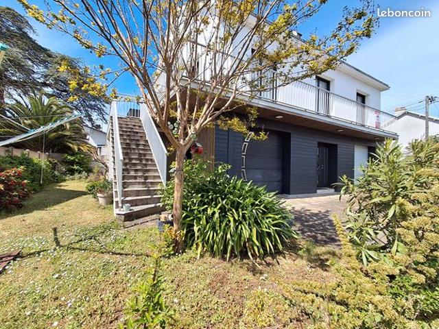 Maison 8 pièces 220 m²