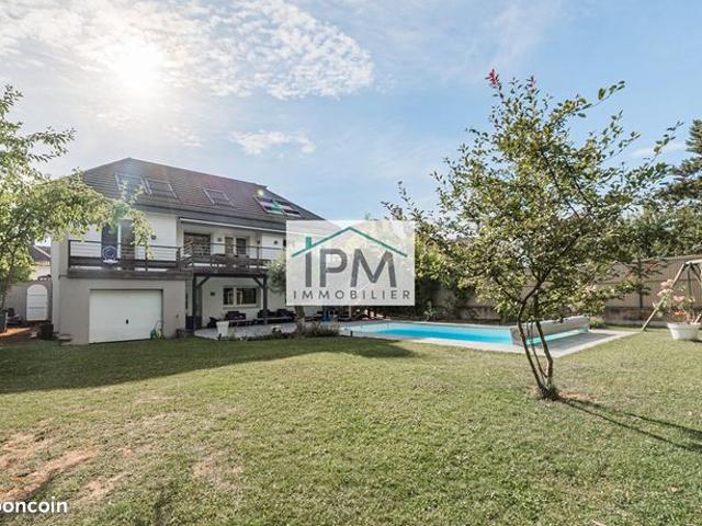 Maison 8 pièces 220 m²