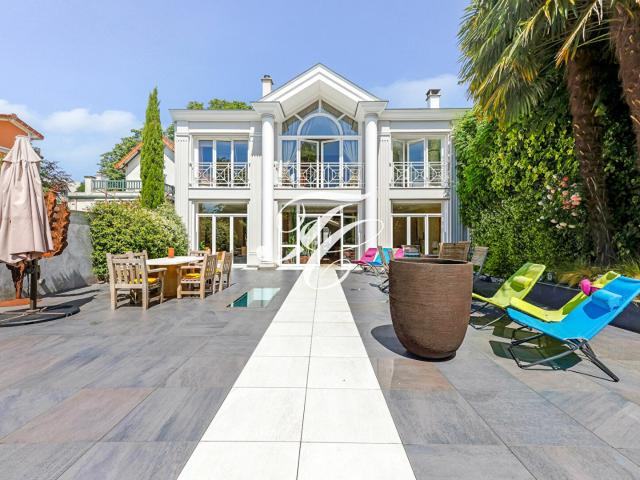 Maison 8 pièces 220 m²