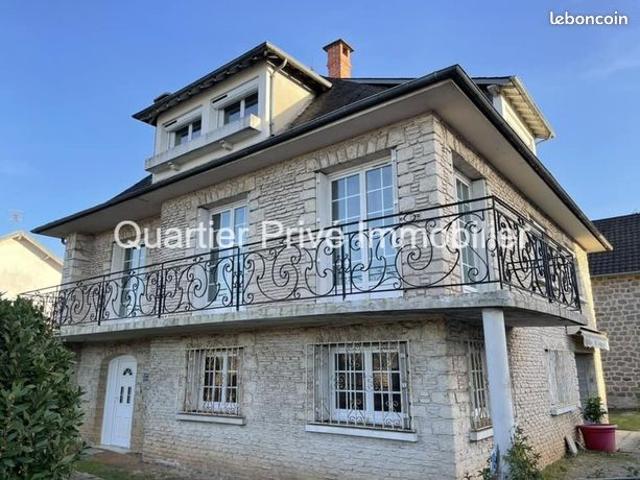 Maison 8 pièces 220 m²