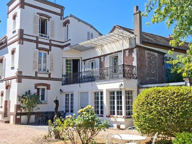 Maison 8 pièces 220 m²