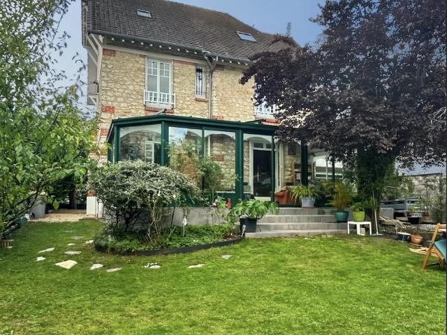 Maison 8 pièces 220 m²