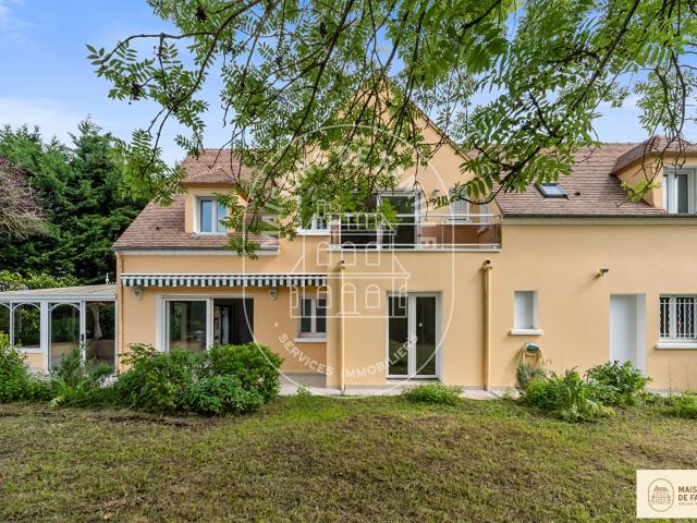 Maison 8 pièces 220 m²
