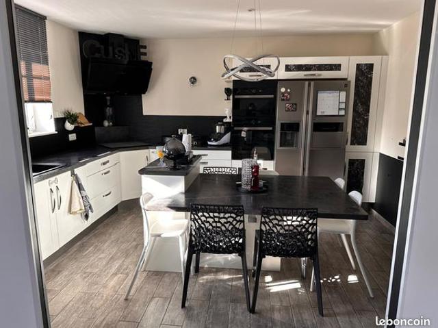 Maison 8 pièces 220 m²