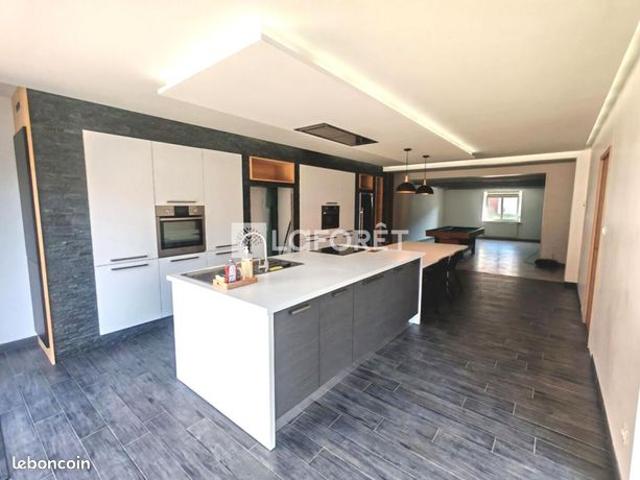 Maison 8 pièces 220 m²