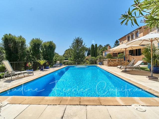 Maison 8 pièces 220 m²