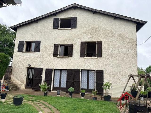 Maison 8 pièces 221 m²