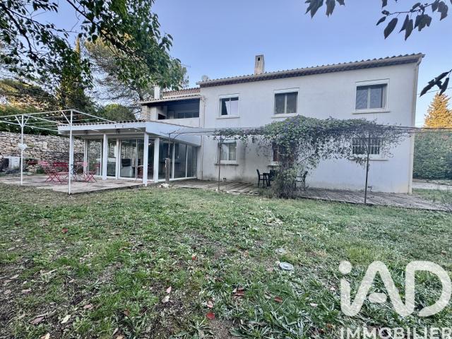 Maison 8 pièces 221 m²