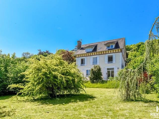 Maison 8 pièces 221 m²