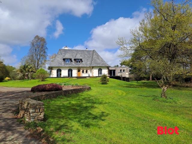 Maison 8 pièces 221 m²